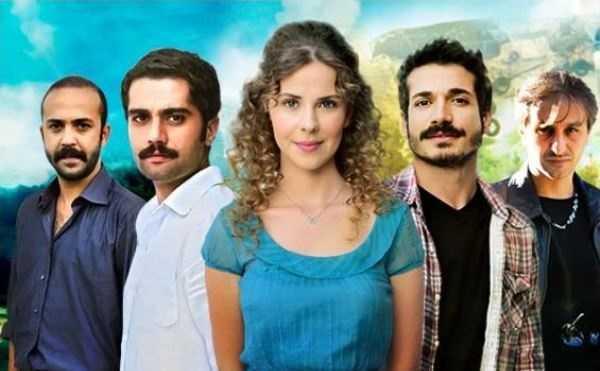 مسلسل الفراشات الزرقاء الحلقة 1 مترجمة قصة عشق الاصلي 3isk